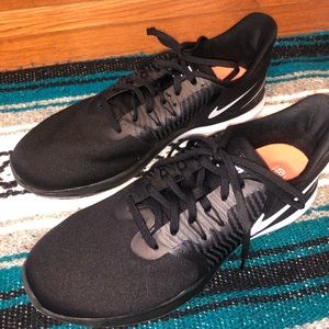 Black Nike Tennis Shoes